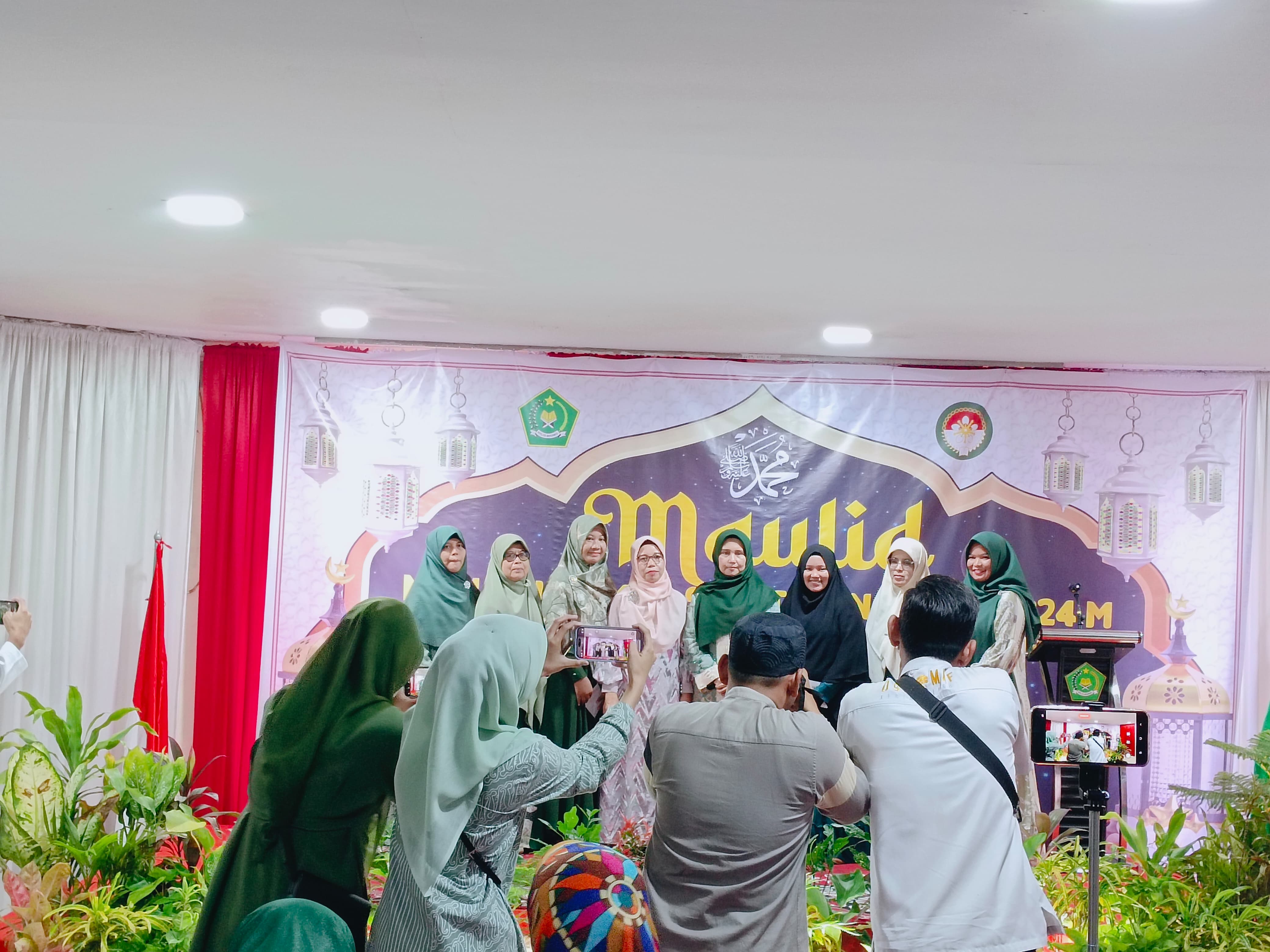 Guru MIN 2 Tebing Tinggi mendapatkan Juara 3 dalam lomba Pop Religi dan pidato ilmiah Peringatan Maulid Nabi Muhammad SAW Bersama DWP Kemenag