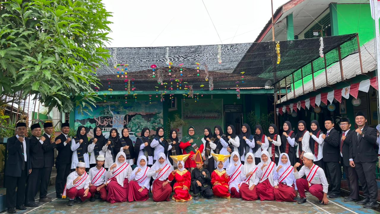MIN 2 Tebingtinggi Gelar Upacara Hardiknas Dengan Penuh Khidmat